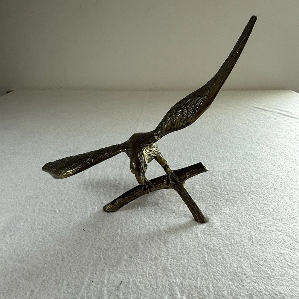 VINTAGE LARGE BRASS EAGLE‎ PERCHED ON A BRANCH STATUE 18